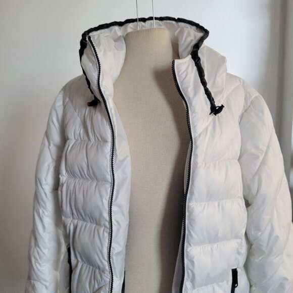 Kenneth Cole New York Women’s Lightweight White Contrast Puffer Coat (Size: M) - Picture 1 of 16